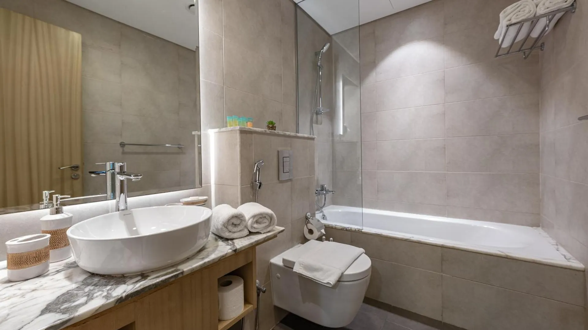 3 Bedroom - Pool Access - 7 Mins To Dubai Mall - Sun Set View United Arab Emirates