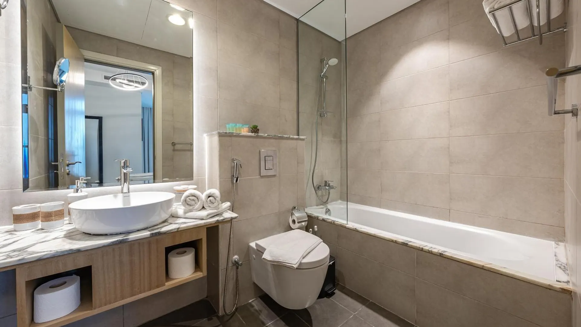 3 Bedroom - Pool Access - 7 Mins To Dubai Mall - Sun Set View Apartment