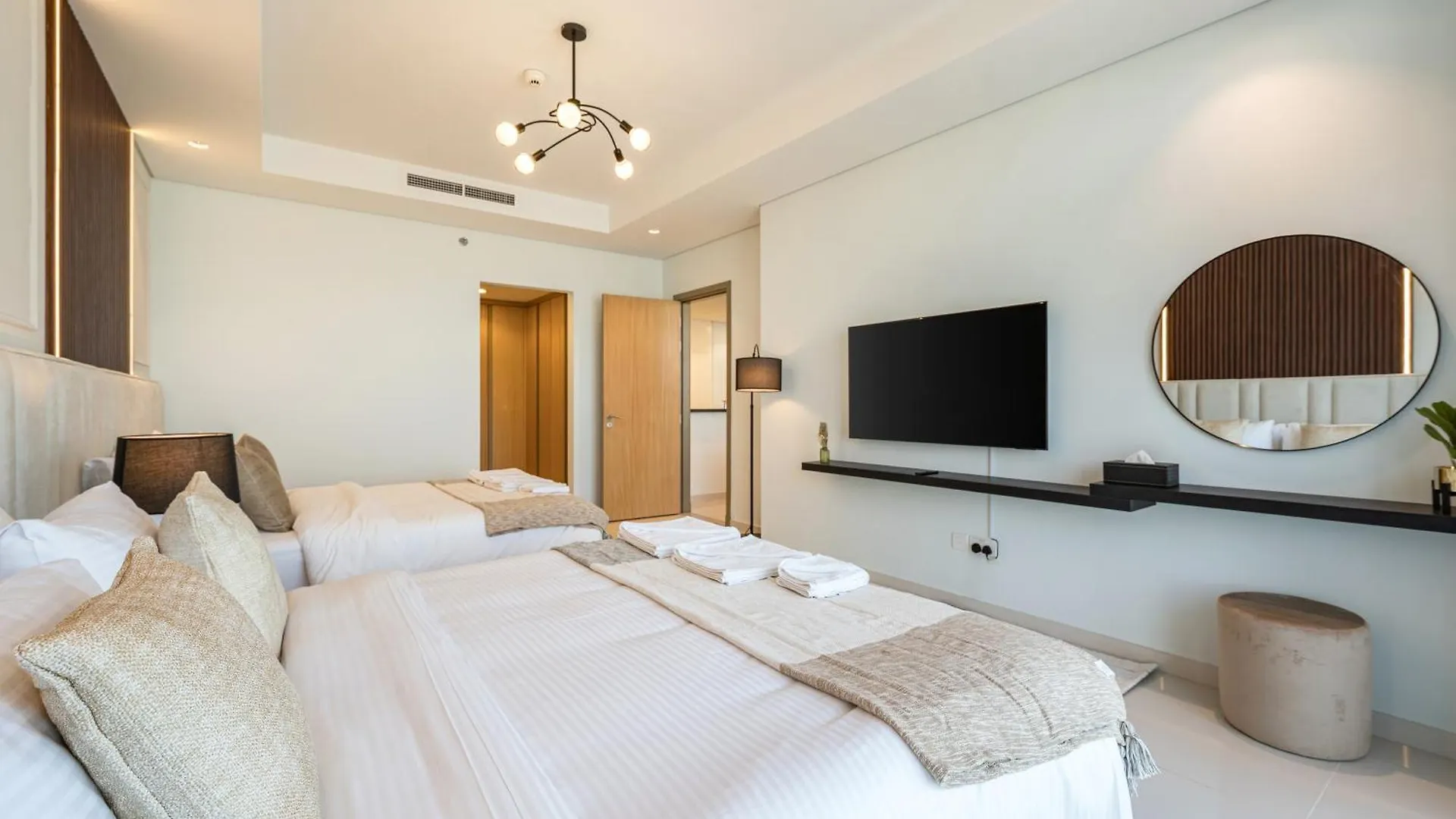3 Bedroom - Pool Access - 7 Mins To Dubai Mall - Sun Set View United Arab Emirates