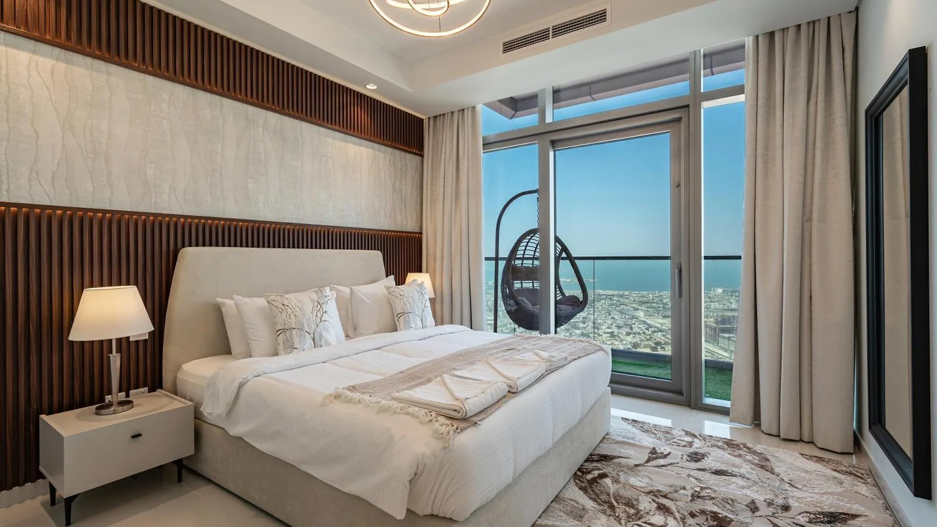 3 Bedroom - Pool Access - 7 Mins To Dubai Mall - Sun Set View Apartment
