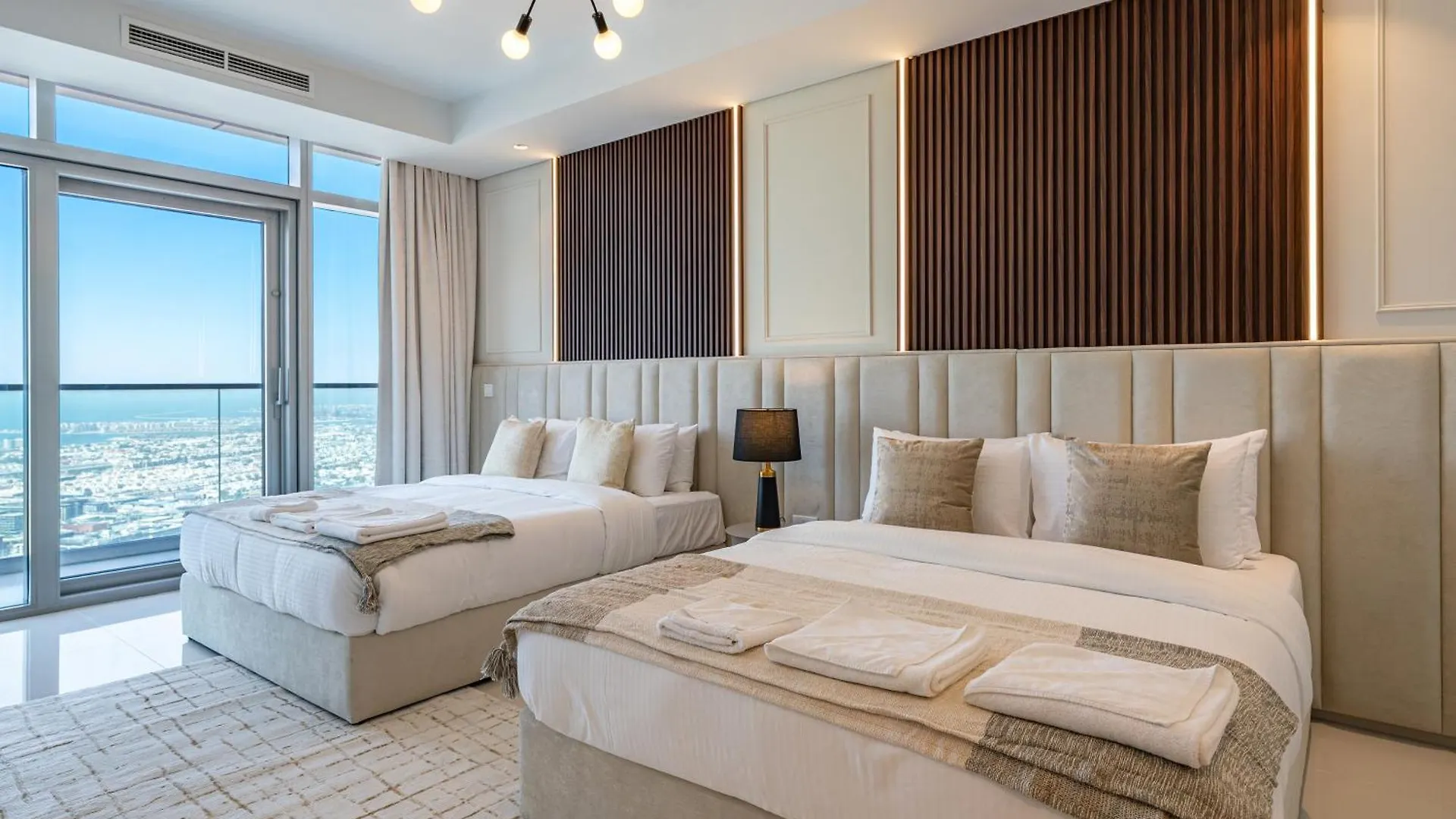 3 Bedroom - Pool Access - 7 Mins To Dubai Mall - Sun Set View 0*,  United Arab Emirates