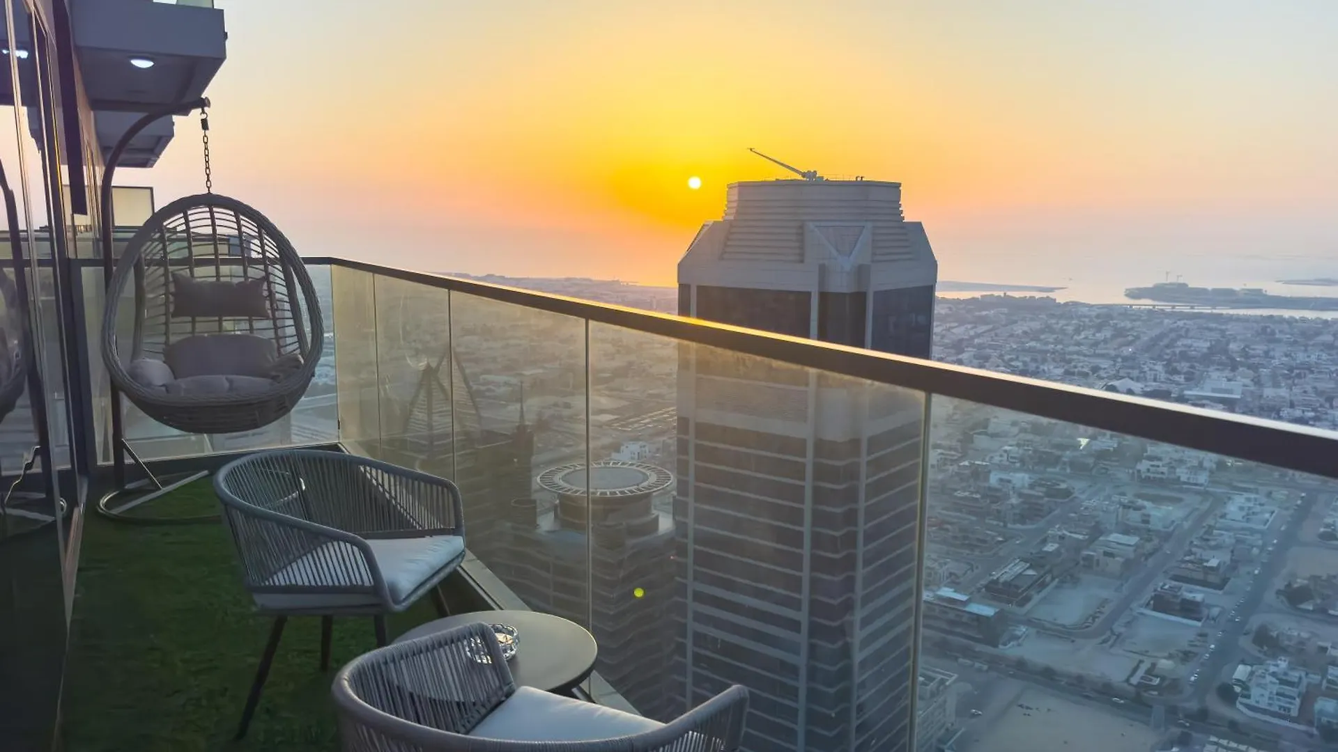 3 Bedroom - Pool Access - 7 Mins To Dubai Mall - Sun Set View