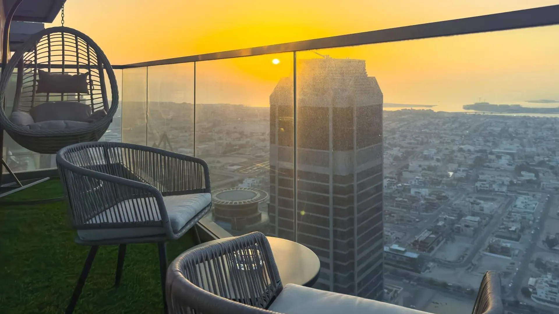 Apartment 3 Bedroom - Pool Access - 7 Mins To Dubai Mall - Sun Set View