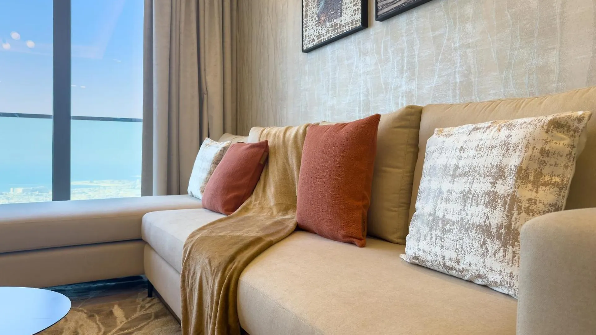 3 Bedroom - Pool Access - 7 Mins To Dubai Mall - Sun Set View Apartment